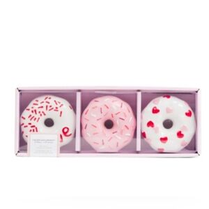 💕▪️Cupcakes & Cashmere ▪️Pink and White Set Of 3 Ceramic  Donut Decor Set